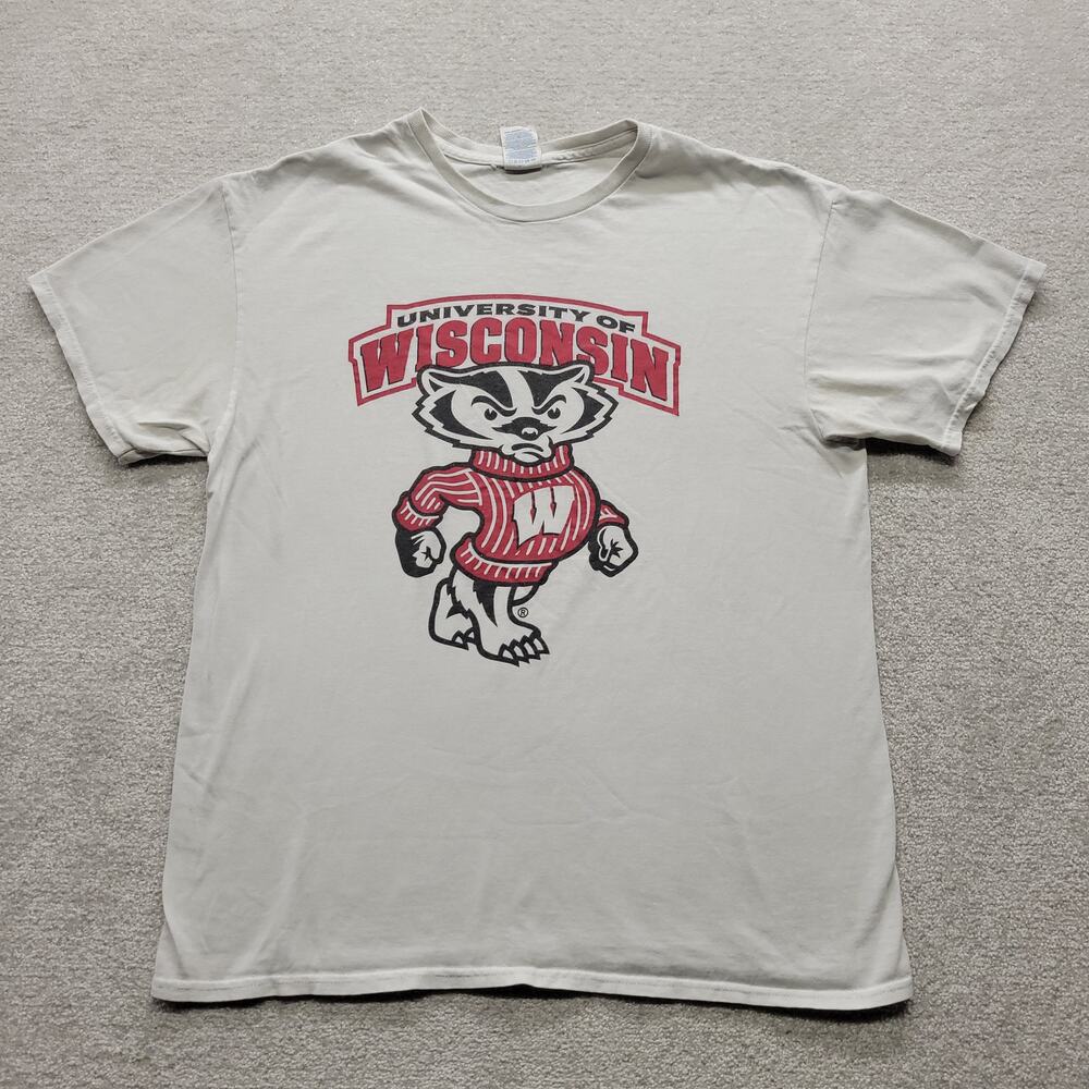 University of Wisconsin Badgers Bucky Graphic T-Shirt Delta Pro Weight Large